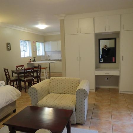 Easy Five Guest House Somerset West Exterior photo