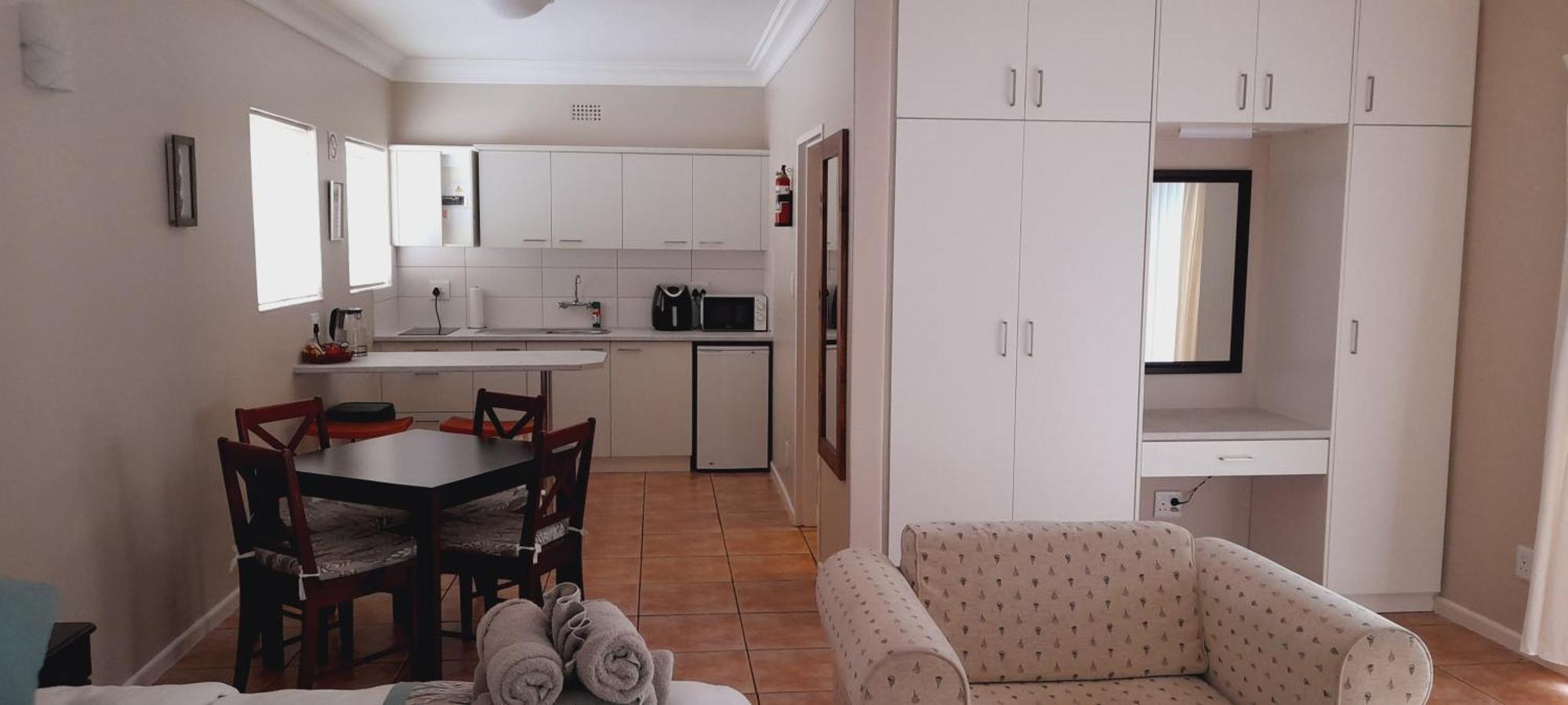 Easy Five Guest House Somerset West Exterior photo